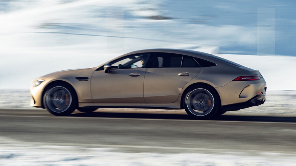 Magabiztosan minden kanyarban